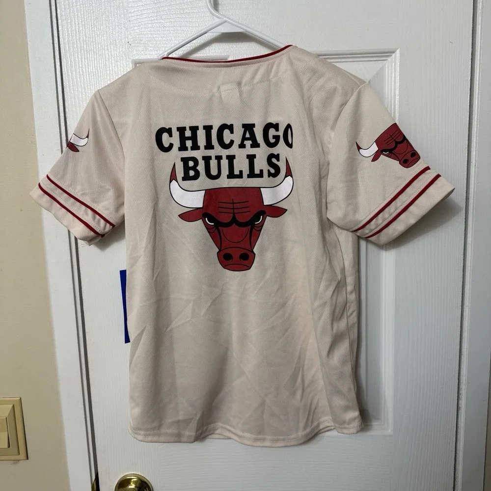 NWT Chicago Bulls Baseball Jersey Tan Red Youth Size 14-16 NBA Basketball